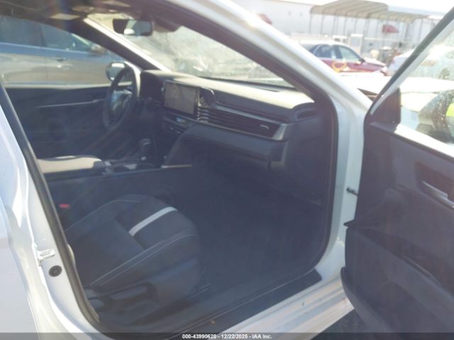 Toyota Camry Se Image 5