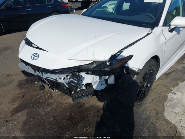 Toyota Camry Se Image 10