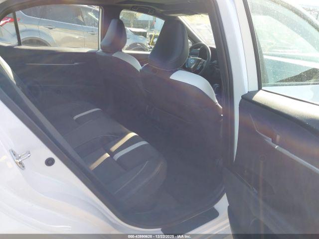 Toyota Camry Se Image 2