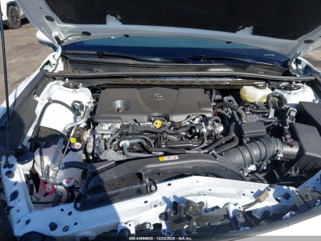 Toyota Camry Se Image 11