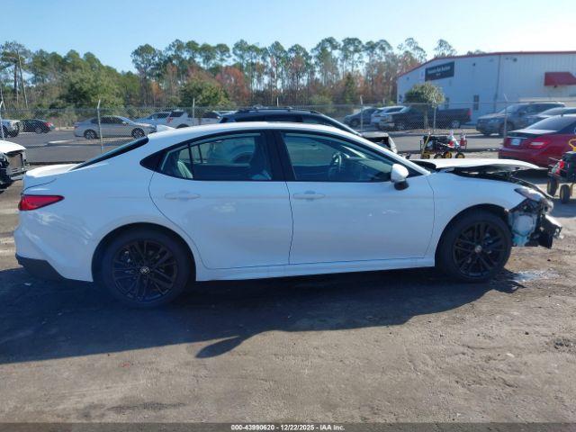 Toyota Camry Se Image 14