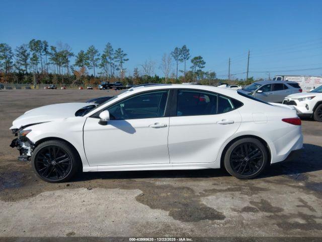 Toyota Camry Se Image 16