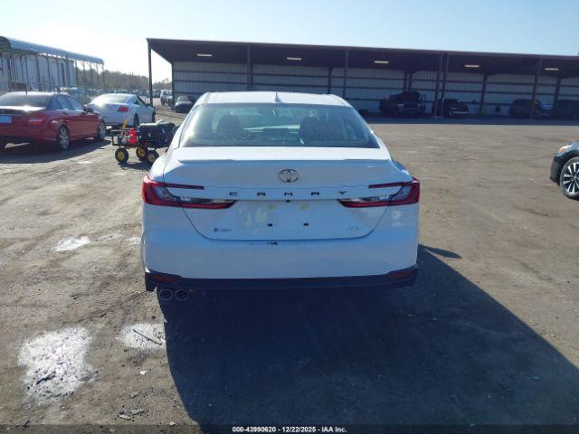 Toyota Camry Se Image 13