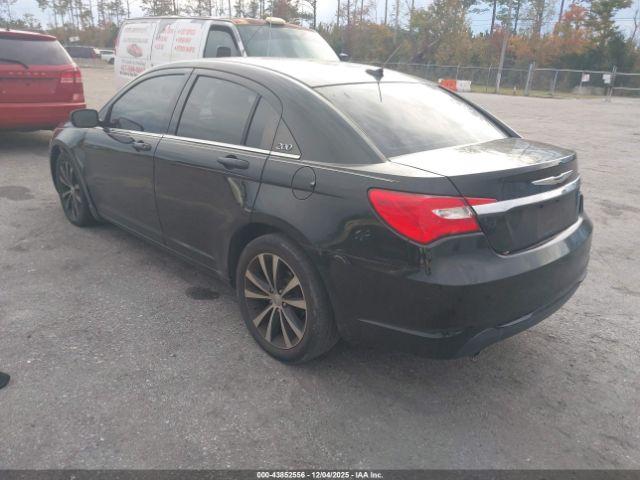 Chrysler 200 Limited Image 11