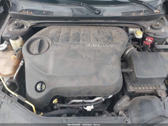 Chrysler 200 Limited Image 6